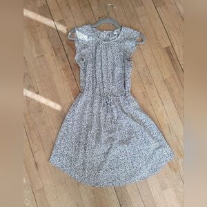 H&M Black‎ and White Flowy Fit & Flare Dress Size 2